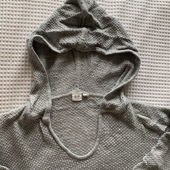 The perfect lightweight knitted hooded sweater for fall!! - Picture 3 of 4
